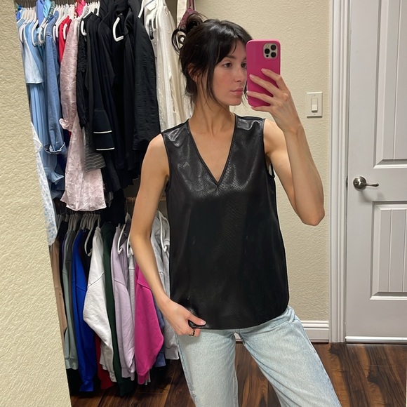 CLOSET CLEAR OUT: J Brand Women’s Faux Snake Skin Top Sz Small - Picture 2 of 4